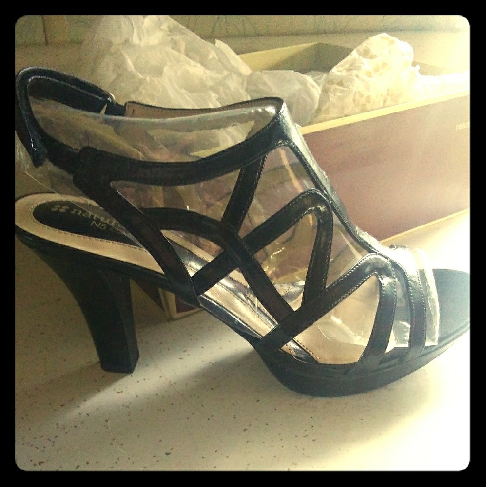 NWT sexy naturalizer heels